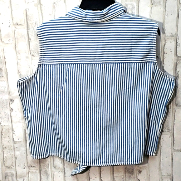 NWT**Levi's Women's Rumi Button Down Sleeveless Front Tie Shirt - Picture 2 of 8